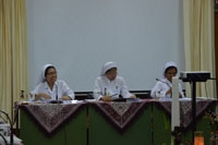 Dari kiri yaitu Sr. Jane Ann, Sr. Rosaria, Sr. Hetty siap memimpin sidang BKU