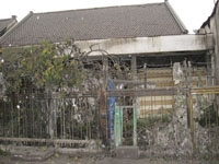 Tampak salah satu rumah penduduk yang penuh dengan debu vulkanik dr Merapi