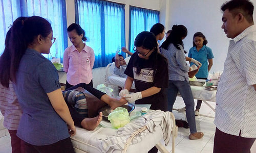Pelatihan perawatan luka modern mahasiswa STIKES Panti Rapih Yogyakarta